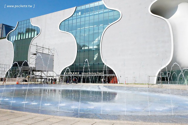 【台中西屯】台中國家歌劇院:伊東豊雄的現代建築,以自然為主題,結合劇院、商場、餐廳和空中花園 @飛天璇的口袋