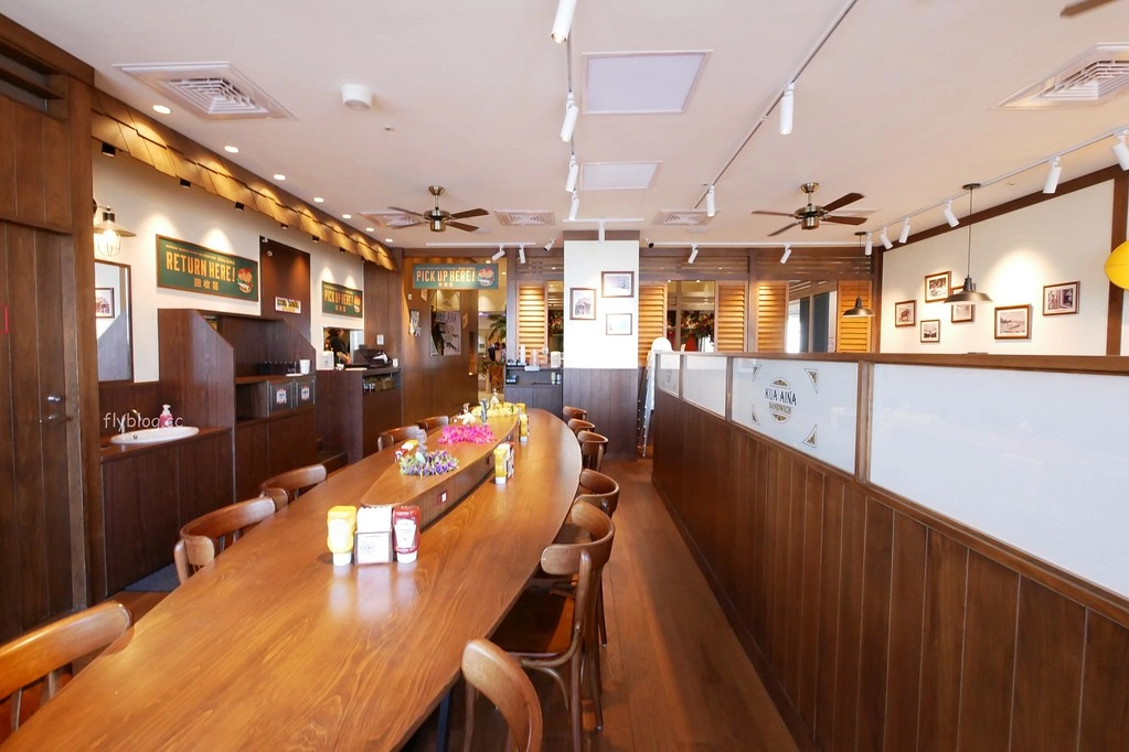 【台中梧棲】Kua-Aina 夏威夷漢堡,連歐巴馬都愛的夏威夷漢堡,還可以欣賞三井outlet無敵海景 @飛天璇的口袋