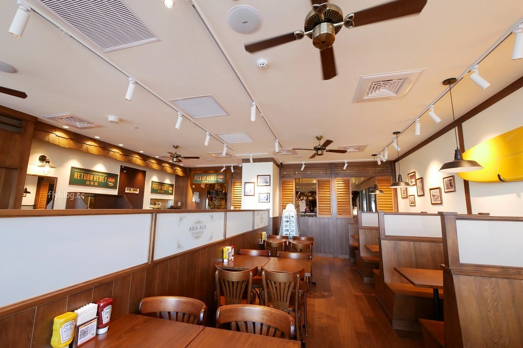 【台中梧棲】Kua-Aina 夏威夷漢堡,連歐巴馬都愛的夏威夷漢堡,還可以欣賞三井outlet無敵海景 @飛天璇的口袋