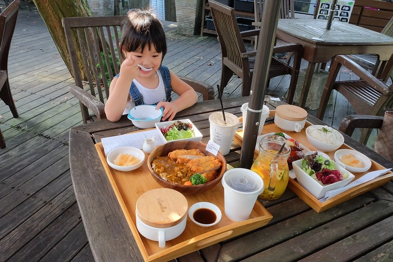 VilaVilla魔法莊園|苗栗卓蘭景觀餐廳,結合樹屋、沙坑、溜滑梯,苗栗親子美食旅遊景點推薦 @飛天璇的口袋