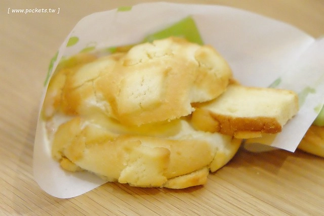 世界第二好吃的現烤冰淇淋菠蘿麵包┃台中西屯美食:東京超人氣散策甜食進駐台中新光三越百貨,只有香草、抹茶和巧克力三種口味,日本台灣口味不負責任比一比 @飛天璇的口袋