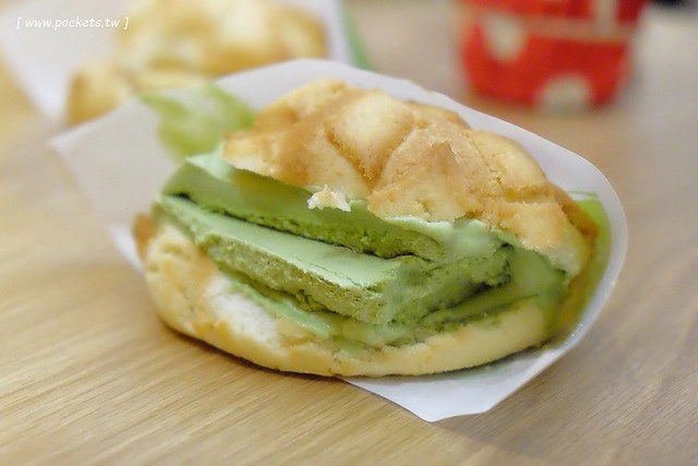 世界第二好吃的現烤冰淇淋菠蘿麵包┃台中西屯美食:東京超人氣散策甜食進駐台中新光三越百貨,只有香草、抹茶和巧克力三種口味,日本台灣口味不負責任比一比 @飛天璇的口袋