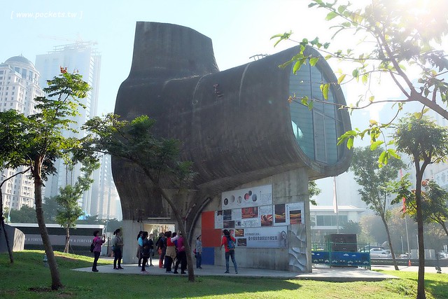 【台中西屯】台中國家歌劇院:伊東豊雄的現代建築,以自然為主題,結合劇院、商場、餐廳和空中花園 @飛天璇的口袋