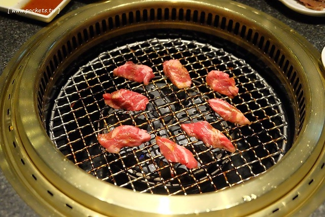 【台中西屯】屋馬國安店~台中人必吃的「屋馬燒肉國安店」,中科商圈米平方商場用餐空間更寬敞氣派 @飛天璇的口袋