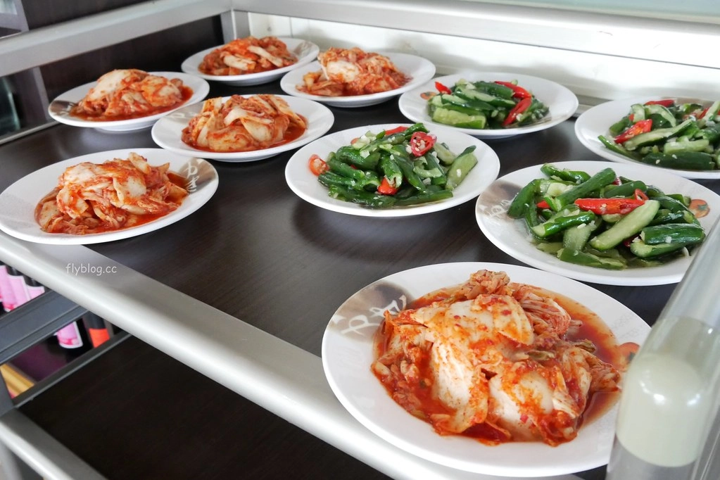 清泉崗羊肉爐|社團網友大力推薦的精誠羊肉爐,好像在吃露天流水席的氛圍 @飛天璇的口袋