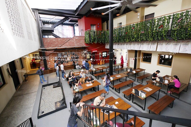 蔡氏釀酒精釀酒廠|充滿歐洲英倫風情的酒廠,用心好拍的萬聖節佈置,還有美味好吃的小酒館 @飛天璇的口袋