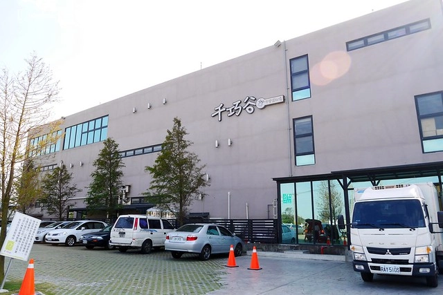 雲林崙背|千巧谷牛樂園牧場:結合沙坑、餵魚、美食、牧場,適合親子旅遊的地點 @飛天璇的口袋