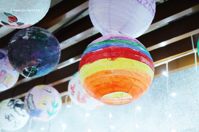 台中柳川藍帶水岸┃台中旅遊景點:號稱台中版的首爾清溪川,用LED燈打造藍色河道,台中最近IG超夯打卡新景點,晚上點燈只到2/12 @飛天璇的口袋