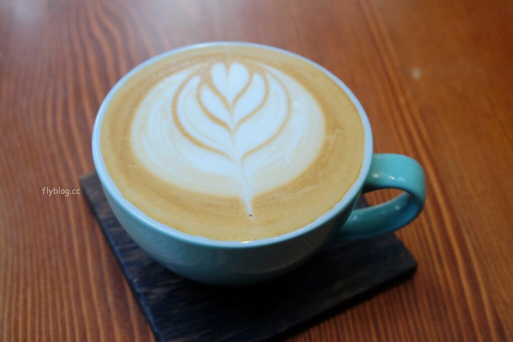 台中西區|堅果小巷,超美落地窗玻璃屋老宅建築,餐點用心好吃變化性高 @飛天璇的口袋