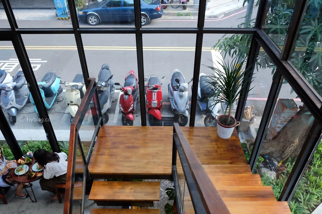 台中西區|堅果小巷,超美落地窗玻璃屋老宅建築,餐點用心好吃變化性高 @飛天璇的口袋