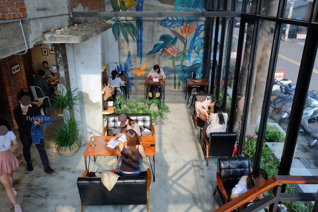 台中西區|堅果小巷,超美落地窗玻璃屋老宅建築,餐點用心好吃變化性高 @飛天璇的口袋