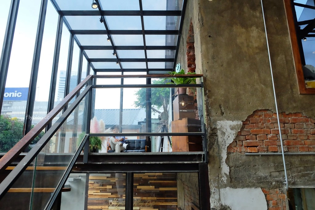 台中西區|堅果小巷,超美落地窗玻璃屋老宅建築,餐點用心好吃變化性高 @飛天璇的口袋