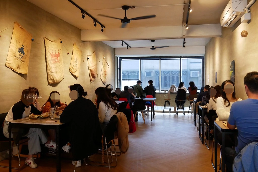 Chillax Sandwich.放鬆:台中美術館綠園道早午餐推薦,以三明治為主食,環境簡單餐點不錯 @飛天璇的口袋