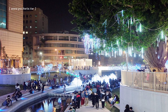 台中柳川藍帶水岸┃台中旅遊景點:號稱台中版的首爾清溪川,用LED燈打造藍色河道,台中最近IG超夯打卡新景點,晚上點燈只到2/12 @飛天璇的口袋