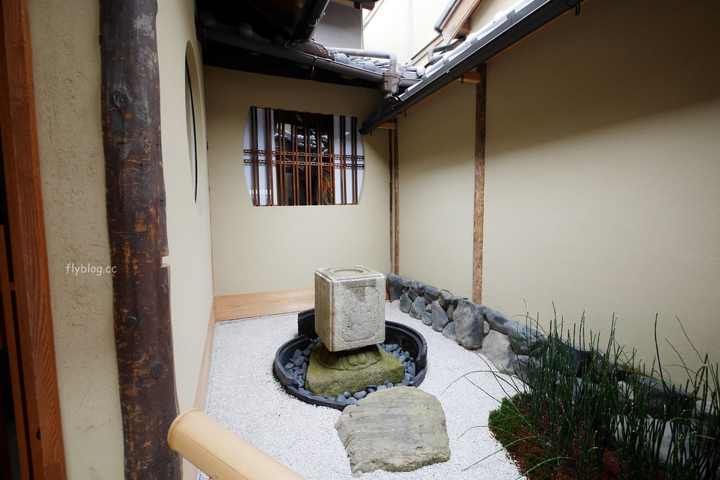 日本京都|二年坂星巴克.全球唯一有榻榻米座椅的星巴克,京都二年坂ヤサカ茶屋店 @飛天璇的口袋