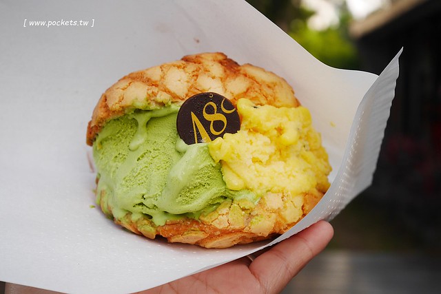 18度C巧克力工房┃台中西區美食:不會輸給世界第二好吃的冰淇淋菠蘿油包,使用堂本麵包和18度C巧克力工房的冰淇淋,台中刑武所演武場散策美食 @飛天璇的口袋