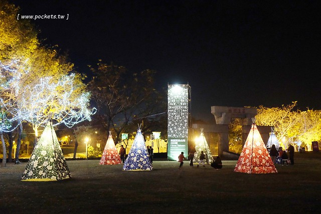 2017豐慶燈景賀新年-花都山城亮藝點┃豐原:葫蘆墩公園體驗不一樣的燈藝饗宴,由國際級大師所設計,花博四寶也亮相,還有小孩超愛的咖啡杯和小火車 @飛天璇的口袋