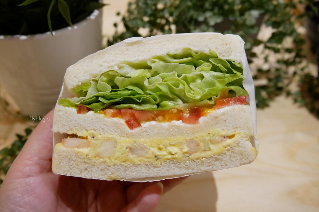 橫山銘製三明治專賣店┃台中西屯:草莓控會失心瘋的爆餡三明治,還有季節水果和巧士達芋泥 @飛天璇的口袋