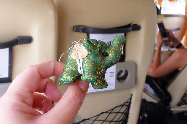 泰國曼谷|Krua Mae Sri Ruen|泰國必吃的米粉湯、打拋豬、炒河粉一網打盡,在地人帶路吃好料,餐點美味又平價 @飛天璇的口袋