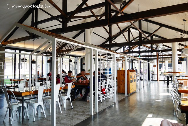 雲林崙背|千巧谷牛樂園牧場:結合沙坑、餵魚、美食、牧場,適合親子旅遊的地點 @飛天璇的口袋