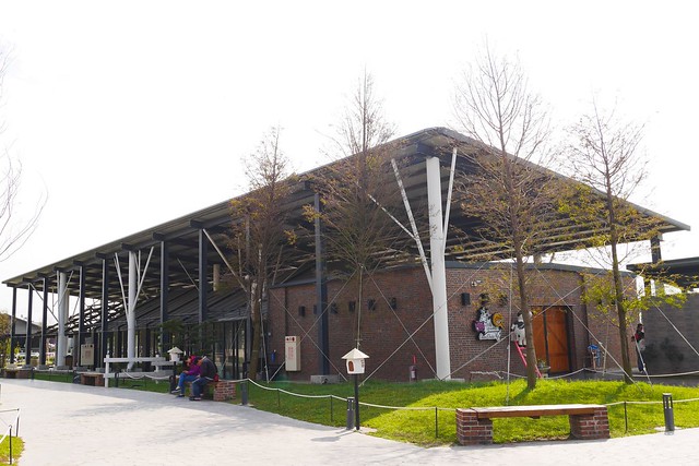 雲林崙背|千巧谷牛樂園牧場:結合沙坑、餵魚、美食、牧場,適合親子旅遊的地點 @飛天璇的口袋