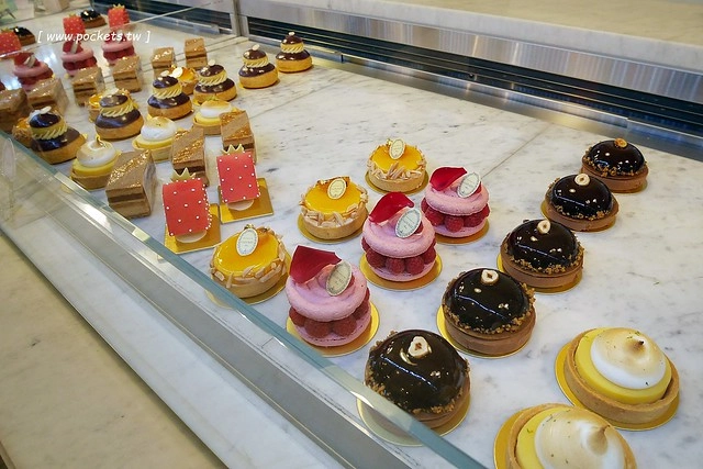 【日本東京】Ladurée~銀座三越百貨享受一個人的貴婦下午茶,不用到法國也可以品嚐夢幻法式甜點,只可惜沒吃到馬卡龍啊! @飛天璇的口袋