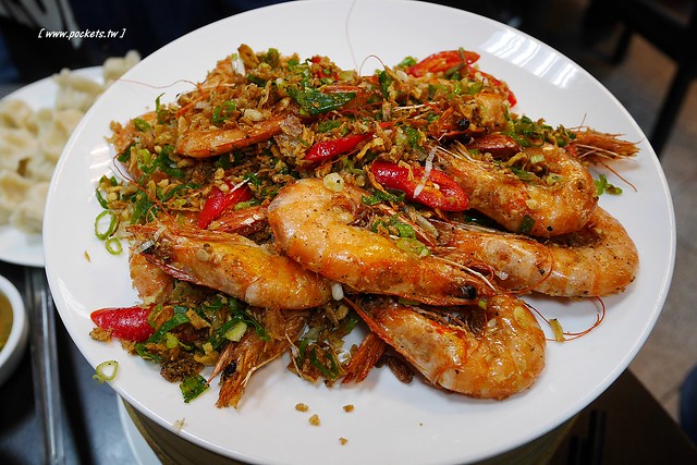 劉家酸菜白肉鍋:高雄超人氣連鎖火鍋店進駐台中,下午時段火鍋只要半價,鄰近南屯IKEA和向上花市 @飛天璇的口袋