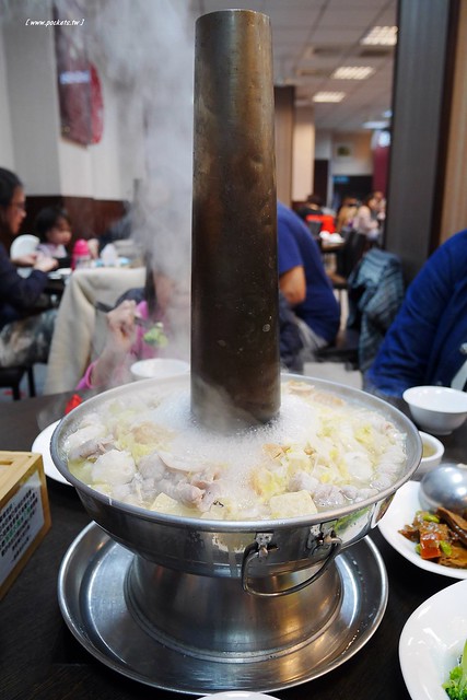 劉家酸菜白肉鍋:高雄超人氣連鎖火鍋店進駐台中,下午時段火鍋只要半價,鄰近南屯IKEA和向上花市 @飛天璇的口袋