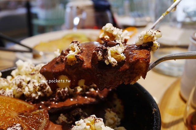 台中西屯|Ivette cafe,座落於秋紅谷公園旁的貴婦級早午餐店,Tiffany藍的裝潢環境明亮 @飛天璇的口袋