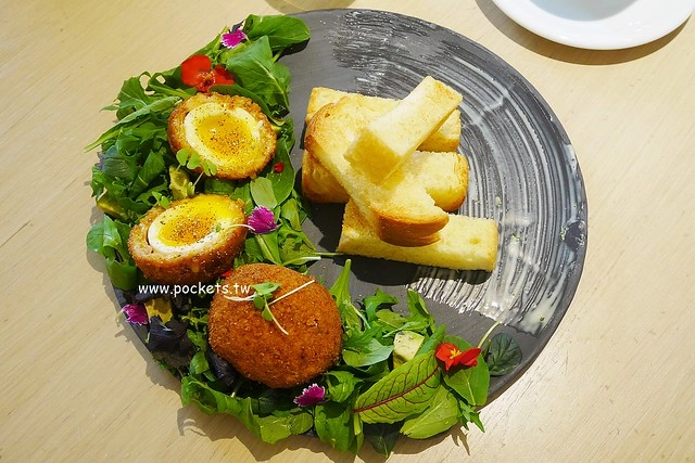 台中西屯|Ivette cafe,座落於秋紅谷公園旁的貴婦級早午餐店,Tiffany藍的裝潢環境明亮 @飛天璇的口袋