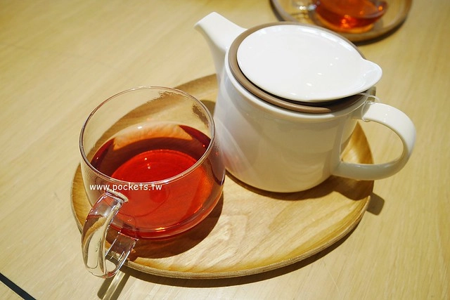 台中西屯|Ivette cafe,座落於秋紅谷公園旁的貴婦級早午餐店,Tiffany藍的裝潢環境明亮 @飛天璇的口袋