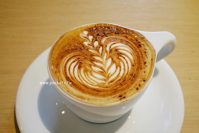 台中西屯|Ivette cafe,座落於秋紅谷公園旁的貴婦級早午餐店,Tiffany藍的裝潢環境明亮 @飛天璇的口袋