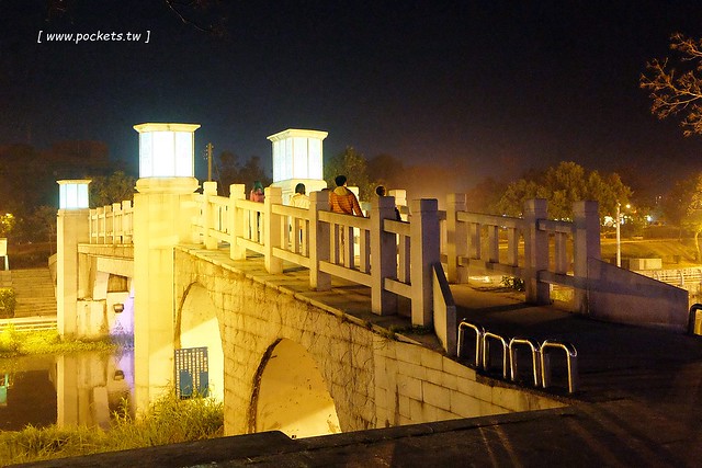 2017豐慶燈景賀新年-花都山城亮藝點┃豐原:葫蘆墩公園體驗不一樣的燈藝饗宴,由國際級大師所設計,花博四寶也亮相,還有小孩超愛的咖啡杯和小火車 @飛天璇的口袋