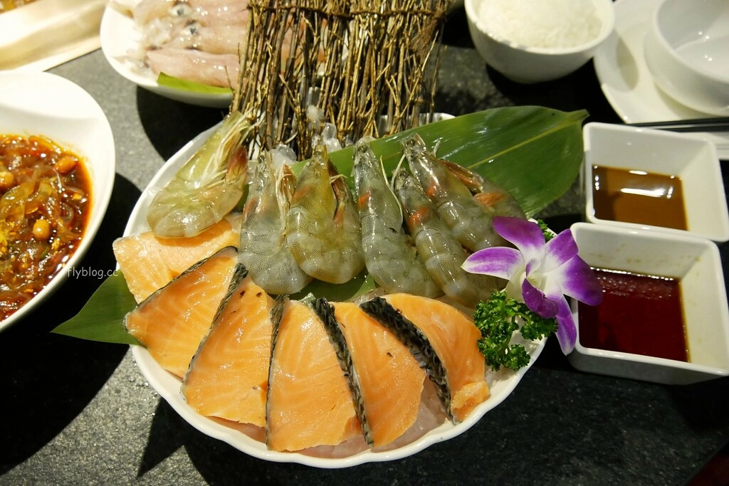 【台中中區】瓦庫麻辣鍋,瓦庫道地重慶麻辣火鍋,享受四川寬窄巷子用餐氛圍 @飛天璇的口袋