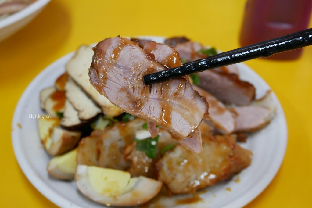 台中西區|正老牌魷魚羹麵.第五市場超人氣小吃店,在地30年的樸實好味道 @飛天璇的口袋