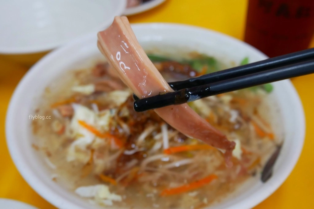 台中西區|正老牌魷魚羹麵.第五市場超人氣小吃店,在地30年的樸實好味道 @飛天璇的口袋