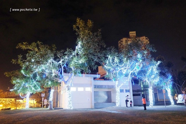 2017豐慶燈景賀新年-花都山城亮藝點┃豐原:葫蘆墩公園體驗不一樣的燈藝饗宴,由國際級大師所設計,花博四寶也亮相,還有小孩超愛的咖啡杯和小火車 @飛天璇的口袋