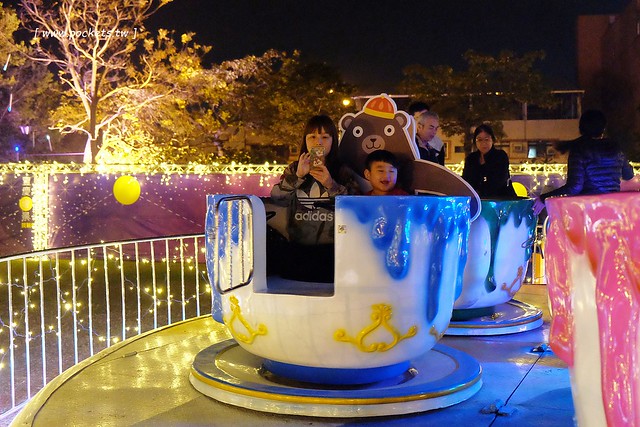 2017豐慶燈景賀新年-花都山城亮藝點┃豐原:葫蘆墩公園體驗不一樣的燈藝饗宴,由國際級大師所設計,花博四寶也亮相,還有小孩超愛的咖啡杯和小火車 @飛天璇的口袋