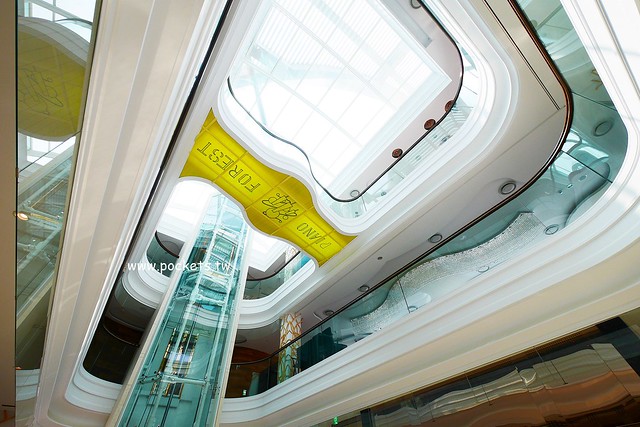 琴森林主題餐廳 PWF:純白鋼琴外型建築,前庭一片落羽松,還有黑白琴鍵人行道(已歇業) @飛天璇的口袋