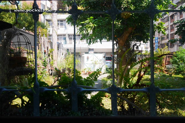 Yokoneco松鼠食堂.リスの食堂┃台中西區美食:只接受FB預約的隱密餐廳,結合花藝和美食,餐點走的是家常味 @飛天璇的口袋