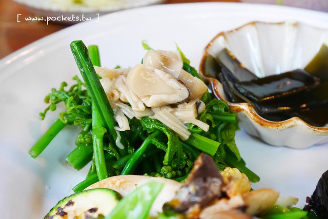 Yokoneco松鼠食堂.リスの食堂┃台中西區美食:只接受FB預約的隱密餐廳,結合花藝和美食,餐點走的是家常味 @飛天璇的口袋