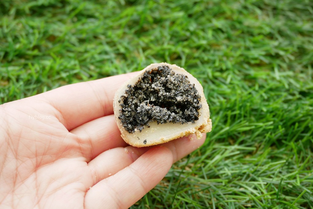 第五市場麻糬之家|隱身在市場內的傳統麻糬,復古口味紮實好吃,中午左右就會賣光光 @飛天璇的口袋