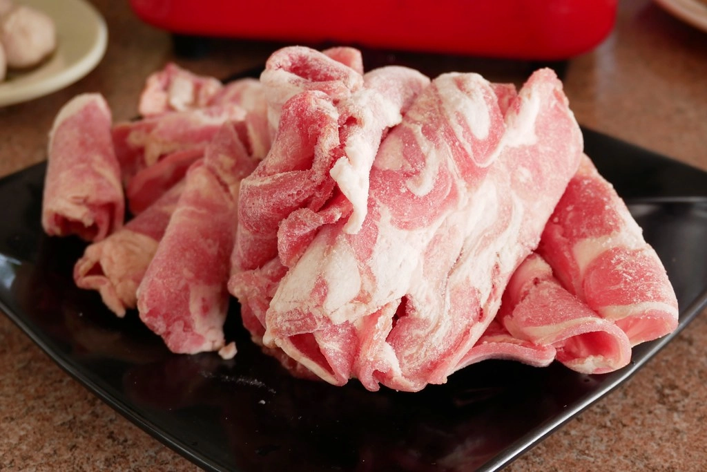 清泉崗羊肉爐|社團網友大力推薦的精誠羊肉爐,好像在吃露天流水席的氛圍 @飛天璇的口袋