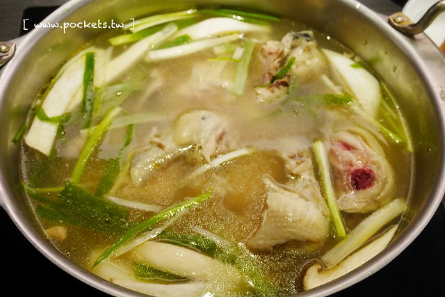 孔陵一隻雞|不用坐飛機就可以吃到韓國必吃一隻雞,平日用餐贈送海苔雞蛋粥,捷運忠孝復興站步行5分鐘 @飛天璇的口袋