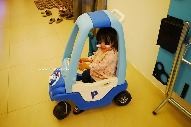 埃及白宮┃宜蘭親子民宿:溜滑梯主題套房,還有游泳池、電動車、下午茶和豐盛早餐,一入住就賴著不想走的小孩天堂 @飛天璇的口袋