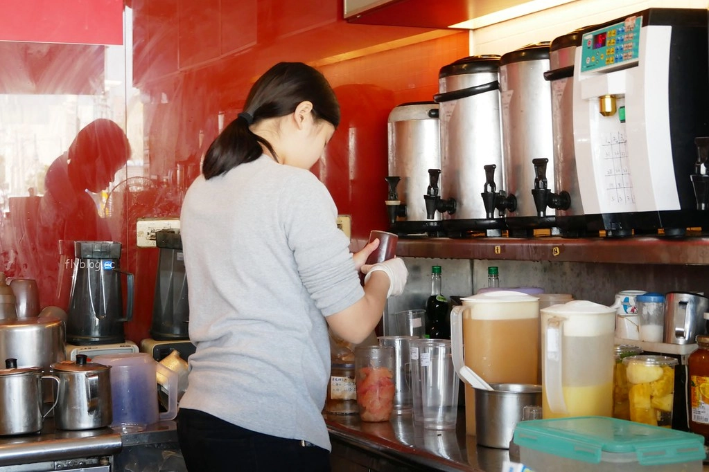 知更鳥巢鮮果茶飲|在地人更推這間葡萄柚綠,整整2/3杯的果肉超滿足 @飛天璇的口袋