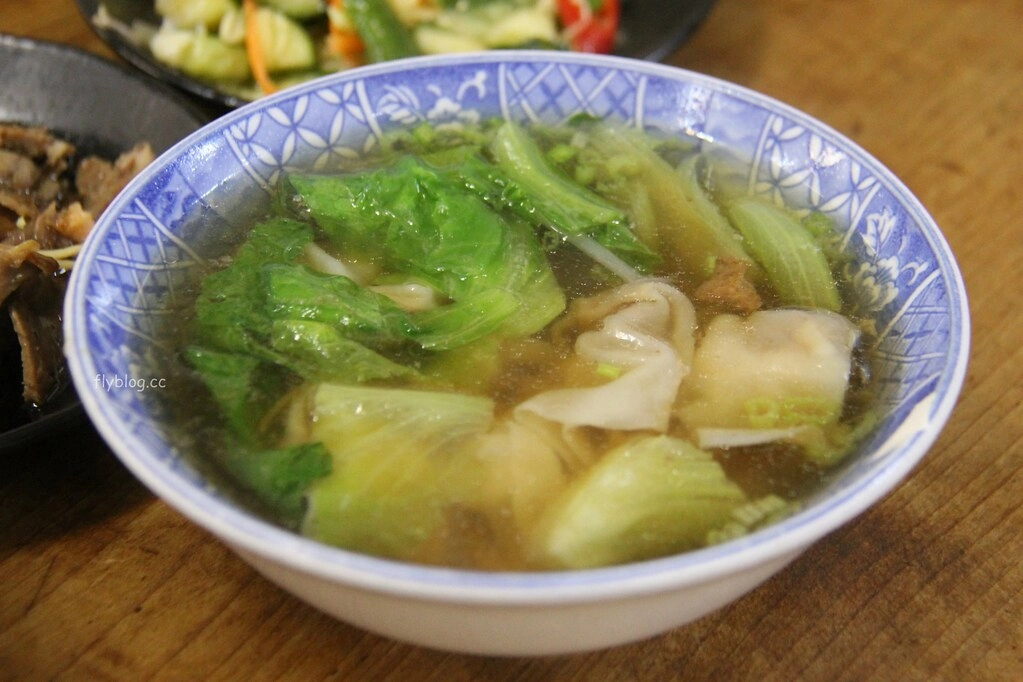 南投埔里|胡國雄古早麵,觀光客必朝聖的埔里美食,簡樸的古早味銅板小吃 @飛天璇的口袋