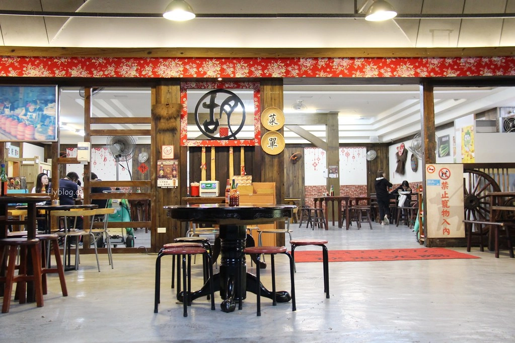 南投埔里|胡國雄古早麵,觀光客必朝聖的埔里美食,簡樸的古早味銅板小吃 @飛天璇的口袋