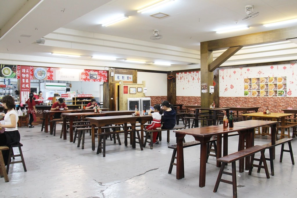 南投埔里|胡國雄古早麵,觀光客必朝聖的埔里美食,簡樸的古早味銅板小吃 @飛天璇的口袋