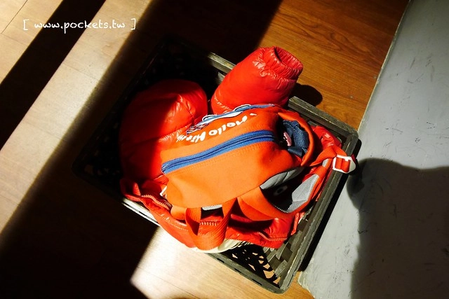 麵屋六花 Menya Rokka┃台中北區美食:中國醫藥大學商圈必吃美食,引進日本投幣式拉麵機點餐方式,湯頭濃郁接近日本風味 @飛天璇的口袋